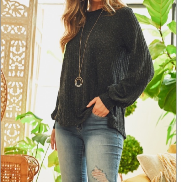 Ribbed, Puff Sleeve Tunic Top - Picture 11 of 13